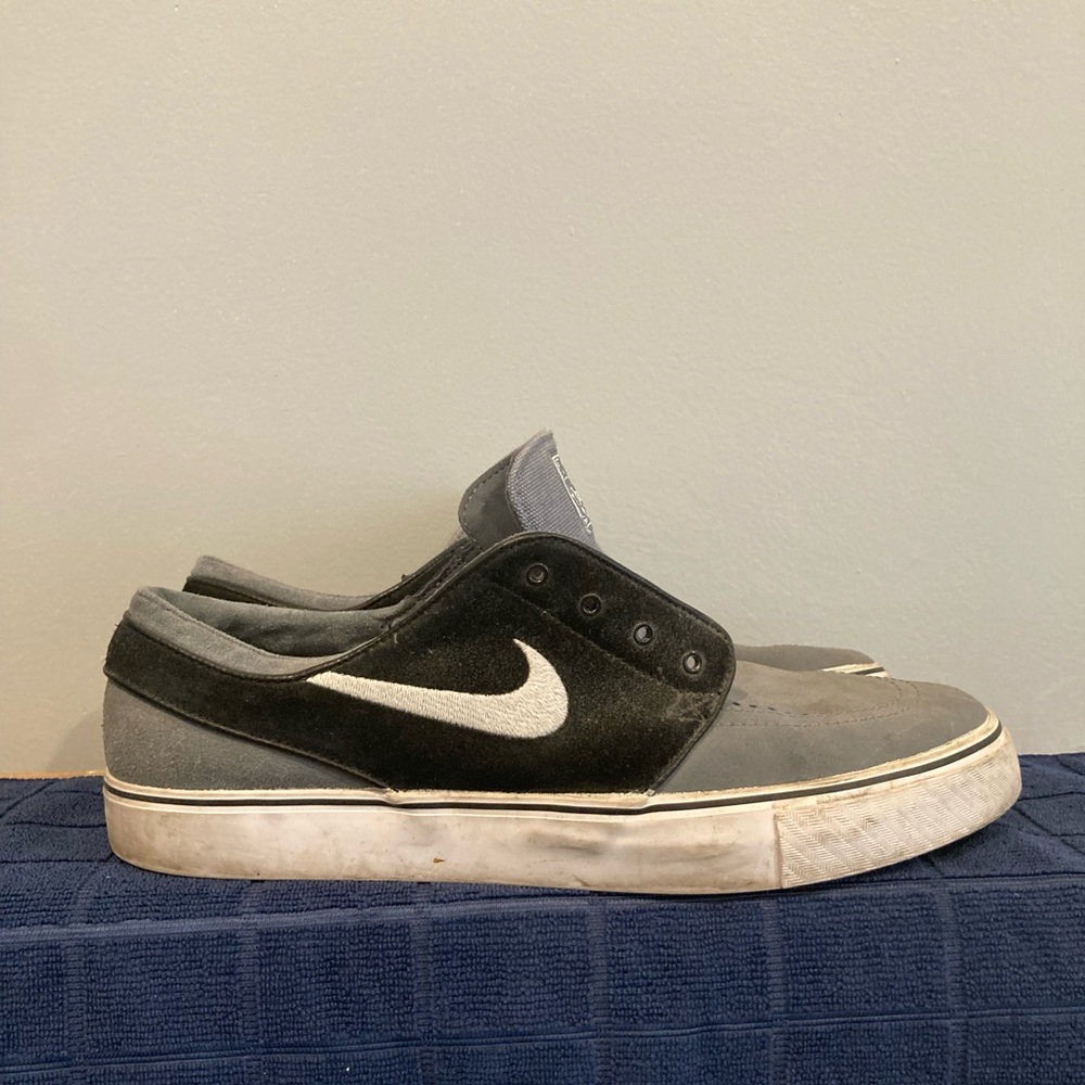 COPY - Stefan Janoski, Gray and black Nikes